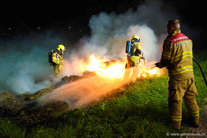 Brandweer druk met buitenbranden, mogelijk aangestoken