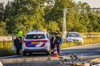 Moeder met kinderen belandt op zijkant bij ongeval A18