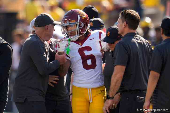 USC WR Makai Lemon exits with injury against Michigan