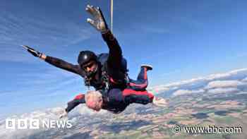 Blind veteran completes final charity parachute jump