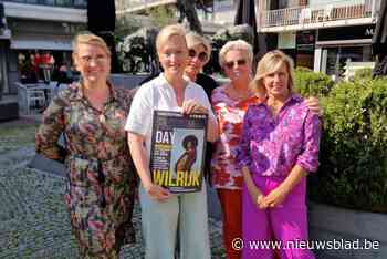 Fashion Day: Modellen showen nieuwe collectie van lokale handelaars op catwalk voor Schouwburg De Kern