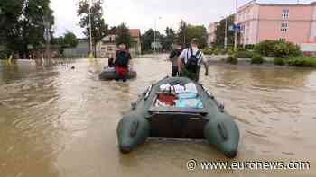 Polish town of Lewin Brzeski braces for dramatic flooding