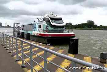 Linda en haar vriend willen De Waterbus gebruiken, maar mogen niet instappen: gedupeerden dienen klacht in