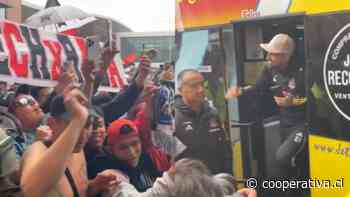 ¡Locura de los hinchas! Así fue la llegada de Colo Colo al aeropuerto antes del viaje a Argentina