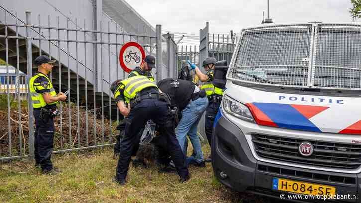 Nog vier NAC-supporters vast voor belagen horecapersoneel in de Kuip