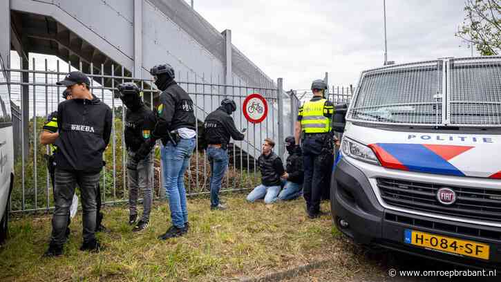 Losgeslagen NAC-fans belagen horecazaak, personeel krijgt slachtofferhulp