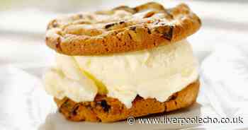 Simple hack to make 'perfect' ice-cream cookie sandwiches leaves no mess