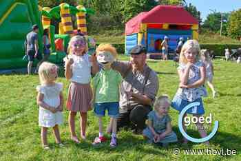 Kinderen leven zich uit op verjaardagsfeest van Tuur