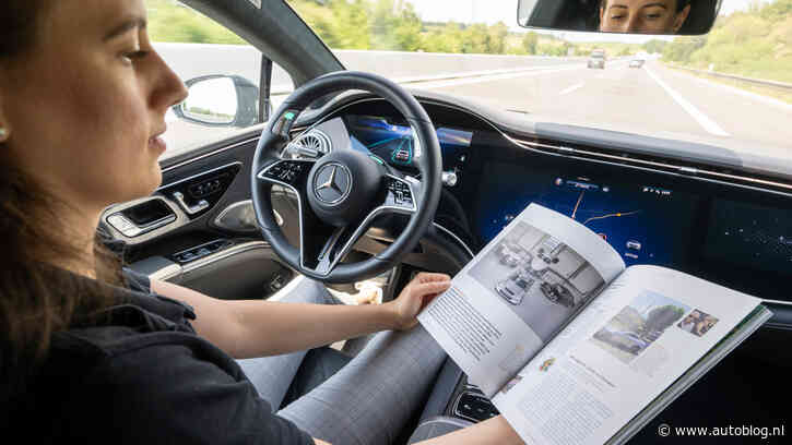 Met 95 km/u een boek lezen? Bij Mercedes kan het!