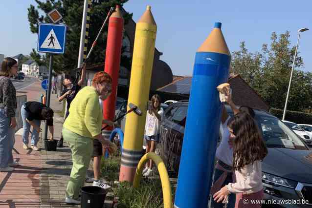 Grote ‘potlodenpoets’ aan de schoolpoorten