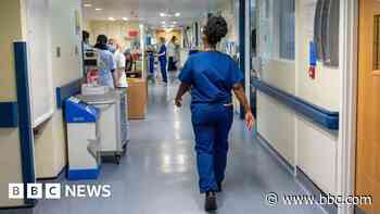 Nursing union votes to accept NHS 5.5% pay rise in Scotland