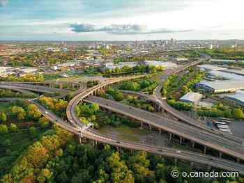 Britan's "Spaghetti Junction" has visitors paying to get a closer look