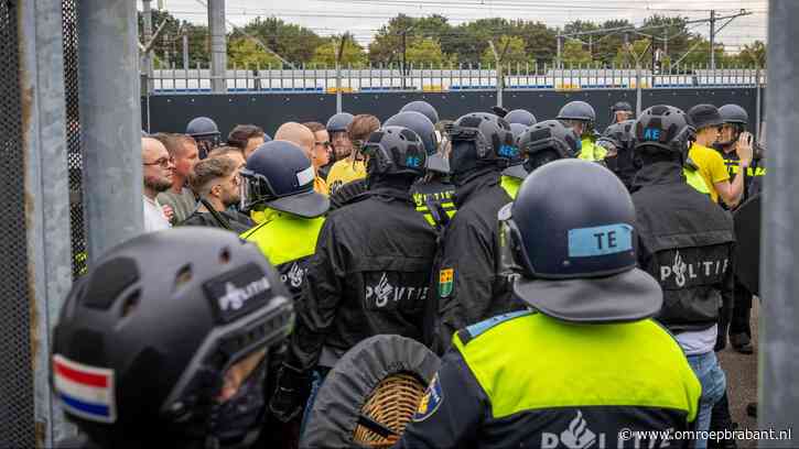 NAC-supporters belagen horecapersoneel in de Kuip, vier man nog vast