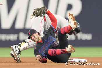 Red Sox keep playoff hopes alive, beat Blue Jays 4-1