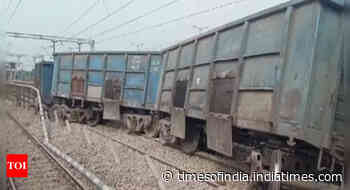 Five wagons of empty goods train derail in West Bengal