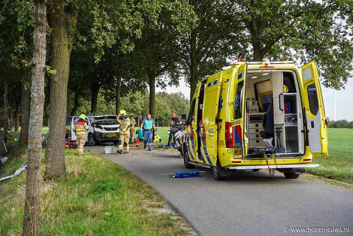 Ernstig ongeluk met bestelbusje in buitengebied, traumahelikopter ingezet