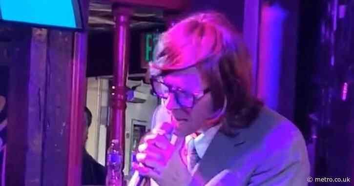 Unrecognisable music icon surprises fans in karaoke bar after turning up at wedding