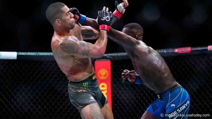 Jamahal Hill: UFC champ Alex Pereira 'definitely struggles' against southpaws