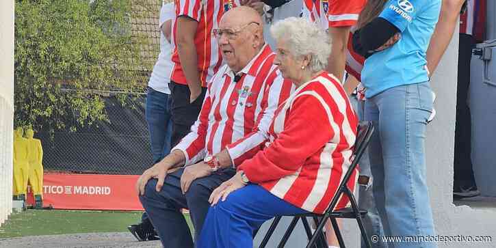 Los abuelos rojiblancos que se han hecho virales visitaron el entrenamiento del Atlético