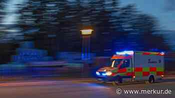 Nach sicherem Überholmanöver: Motorradfahrer kommt plötzlich von Straße ab und stirbt