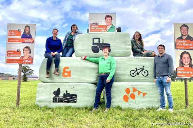 Landbouwers die meedoen aan verkiezingen plaatsen grasbalen op gemeentegrenzen: “Symbool van verbondenheid tussen dorpen en boeren”