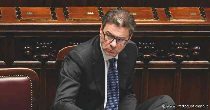 Nel Piano di bilancio “sacrifici non banali”. Giorgetti promette: pensioni rivalutate al 100% “a meno che il Parlamento non intervenga”