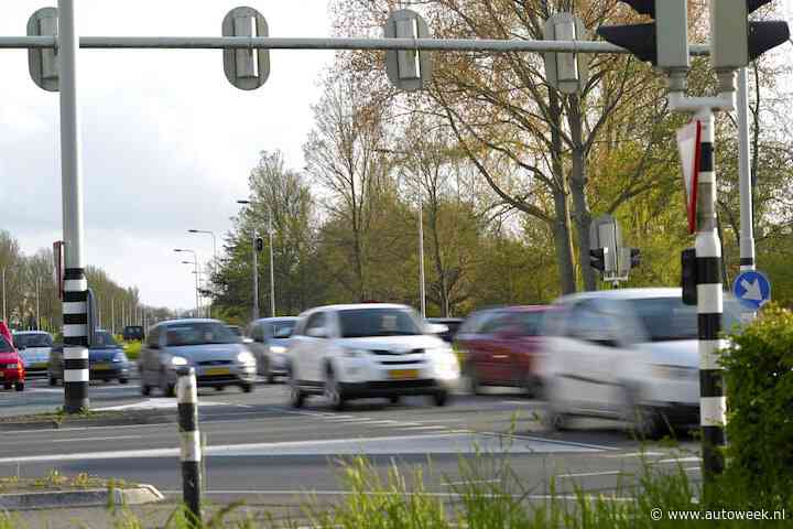 Auto blijft altijd sneller dan OV, zelfs in de spits