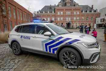 Politieman moet wegspringen om niet onder vluchtende auto terecht te komen: bestuurder loopt twee jaar cel op