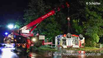 TLF 4000 überschlägt sich auf Einsatzfahrt