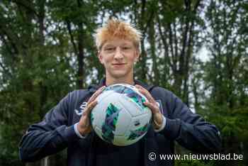 Sebas (18) was drie jaar geleden nog doelman in amateur, nu speelt hij profvoetbal als verdediger: “Durfde hier niet van dromen”