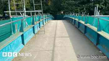 Love locks removed from landmark bridge