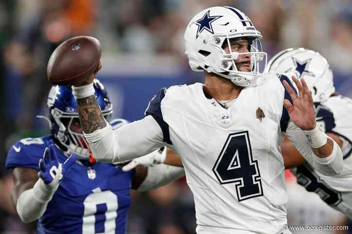 Dak Prescott, Cowboys extend their streaks against Giants