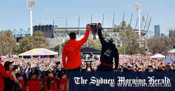 Stop the boats, start the party: Melbourne turns it on for the AFL grand final parade