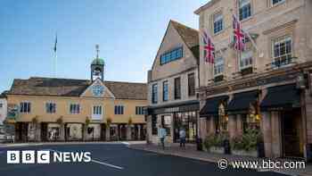 Celebrity judge to decide town's best window