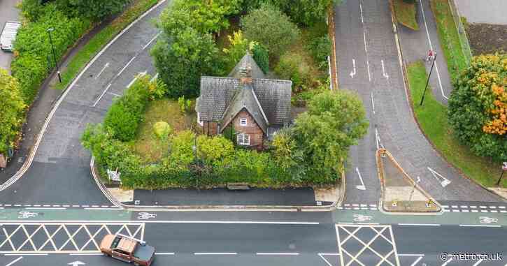 Lonely house sits slap bang in the middle of a traffic island – why is it there?