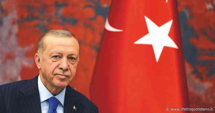 Turchia, Erdogan lamenta la “persecuzione” dei palestinesi ma a casa fa arrestare i curdi per i balli tradizionali