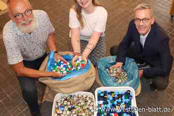 Tausende Kronkorken und Plastikdeckel sind in Delbrück zusammengekommen