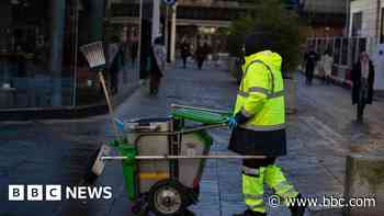 Council leaders meet to discuss forcing worker pay deal