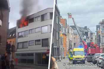 Uitslaande brand in centrum van Aalst: straat afgesloten, ziekenwagen ter plaatse