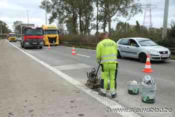 Meerdere auto’s beschadigd door put in wegdek van E34