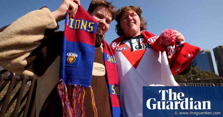 AFL fans make pilgrimage to Melbourne as grand final excitement reaches fever pitch