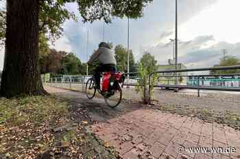 Vor dem Stadion rumpelt die Leeze gehörig