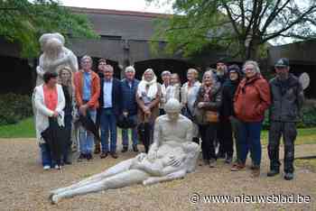 Coronamonument als nagedachtenis voor overledenen ingehuldigd