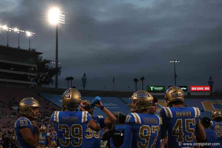 UCLA football doesn’t flinch at late kickoff with No. 8 Oregon