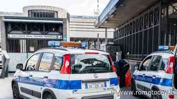 Piazzano tenda nell'area di cantiere a Termini, feriti due agenti aggrediti con una bottiglia