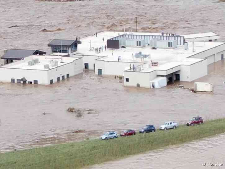 Rescue underway for 54 people on roof of Tennessee hospital