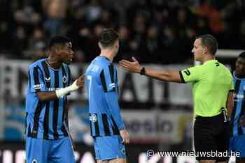 VIDEO. Ref Nathan Verboomen trekt rood voor deze tackle van Raphael Onyedika, bekijk de beelden en oordeel zelf