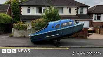 Marooned boat on final voyage to council crusher