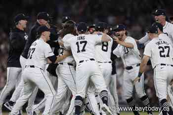 Tigers clinch AL wild card with 4-1 win, White Sox set loss record