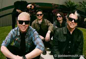 THE OFFSPRING's DEXTER HOLLAND Says It Was 'Interesting And Fun' To Perform Entire 'Smash' Album For 30th Anniversary